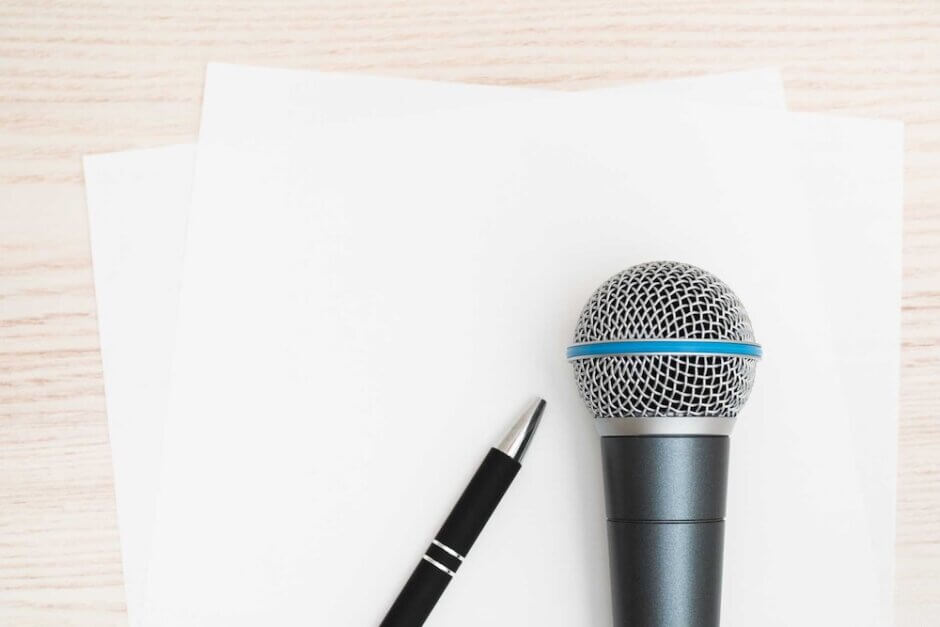 マイクと紙とペン